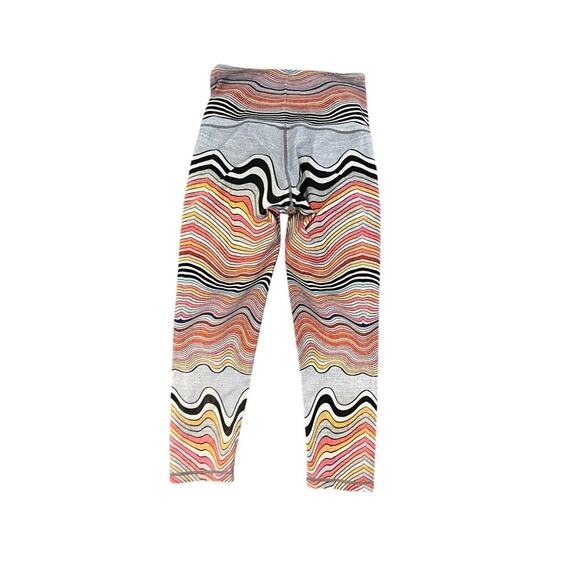 Niyama Sol Wavy psychadelic patterned capri leggings, no longer in print - Picture 3 of 5